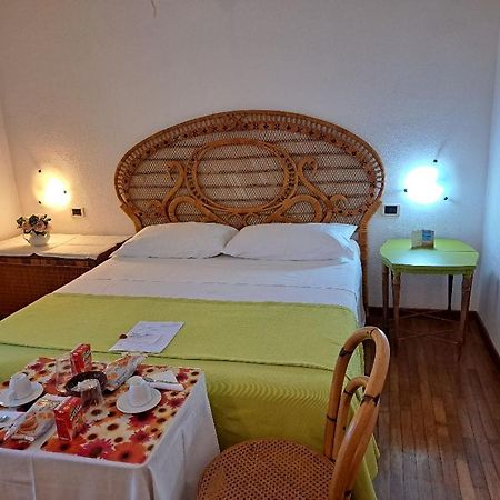 Il Profumo Di Ginestre Bed and Breakfast Olbia Eksteriør billede